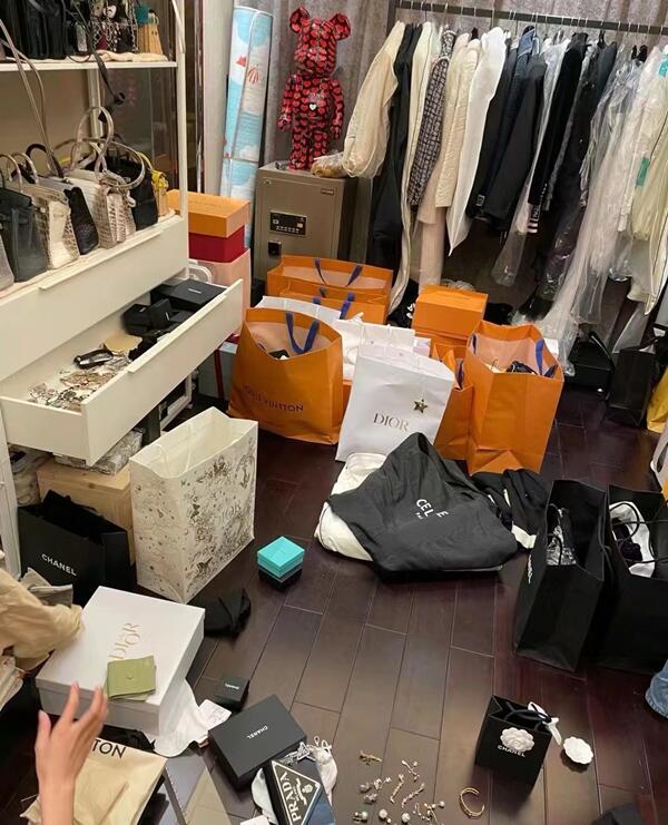 清河区回收顶奢鞋服